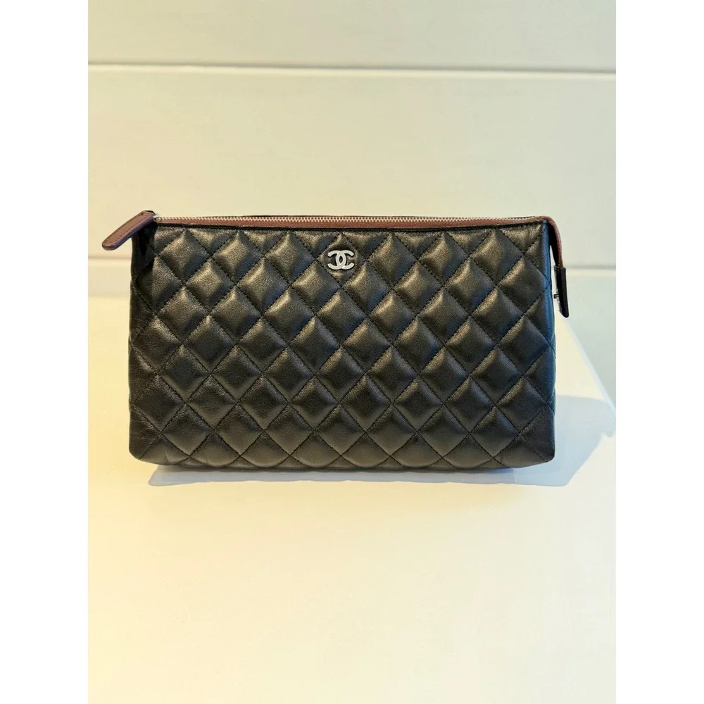 Chanel O-Case Pouch Black‎ Quilted Lambskin Leather Silver CC Logo A69260 Italy